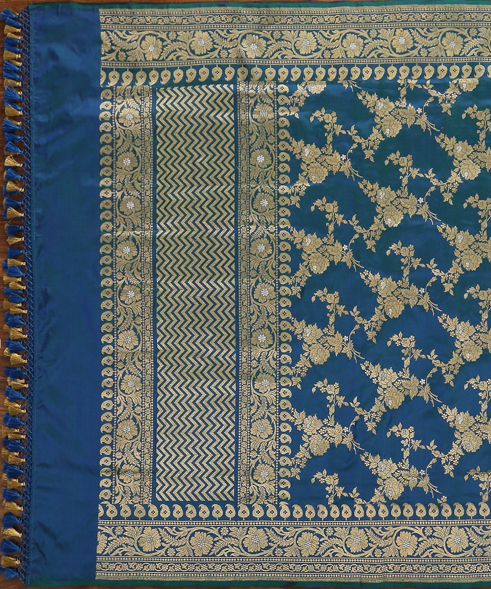 Handloom_Blue_and_Green_Dual_Tone_Pure_Katan_Silk_Kadhwa_Jangla_Banarasi_Dupatta_WeaverStory_02
