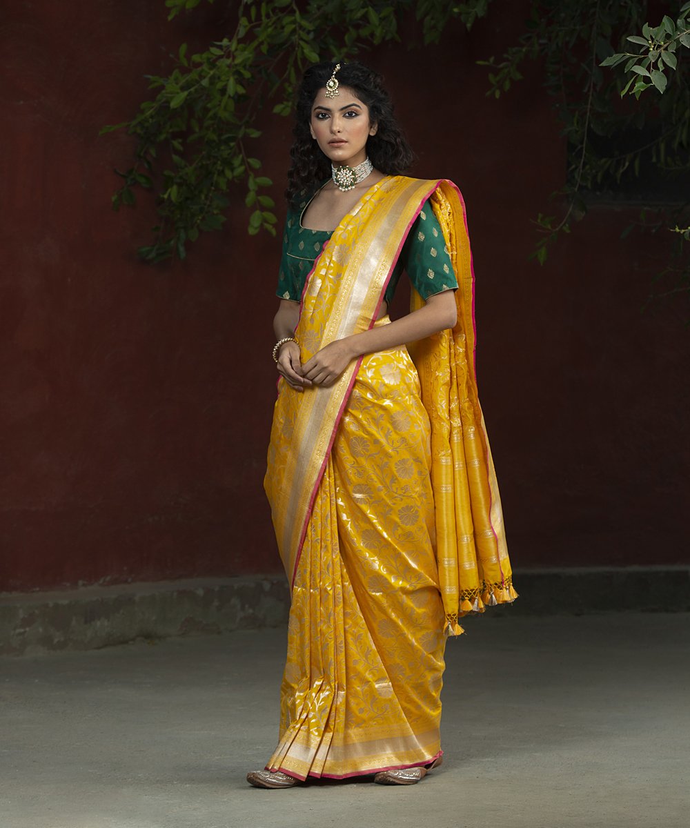 Handloom_Cutwork_Yellow_Katan_Silk_Banarasi_Saree_with_Jangla_Design_and_Pink_Selvedge_WeaverStory_02