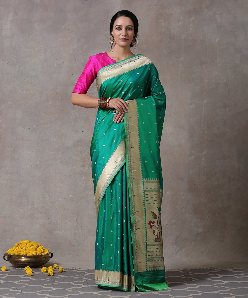 Handloom_Emerald_Green_Pure_Katan_Silk_Banarasi_Saree_With_Paithani_Border_WeaverStory_01