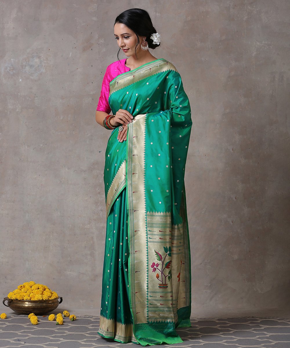 Handloom_Emerald_Green_Pure_Katan_Silk_Banarasi_Saree_With_Paithani_Border_WeaverStory_02