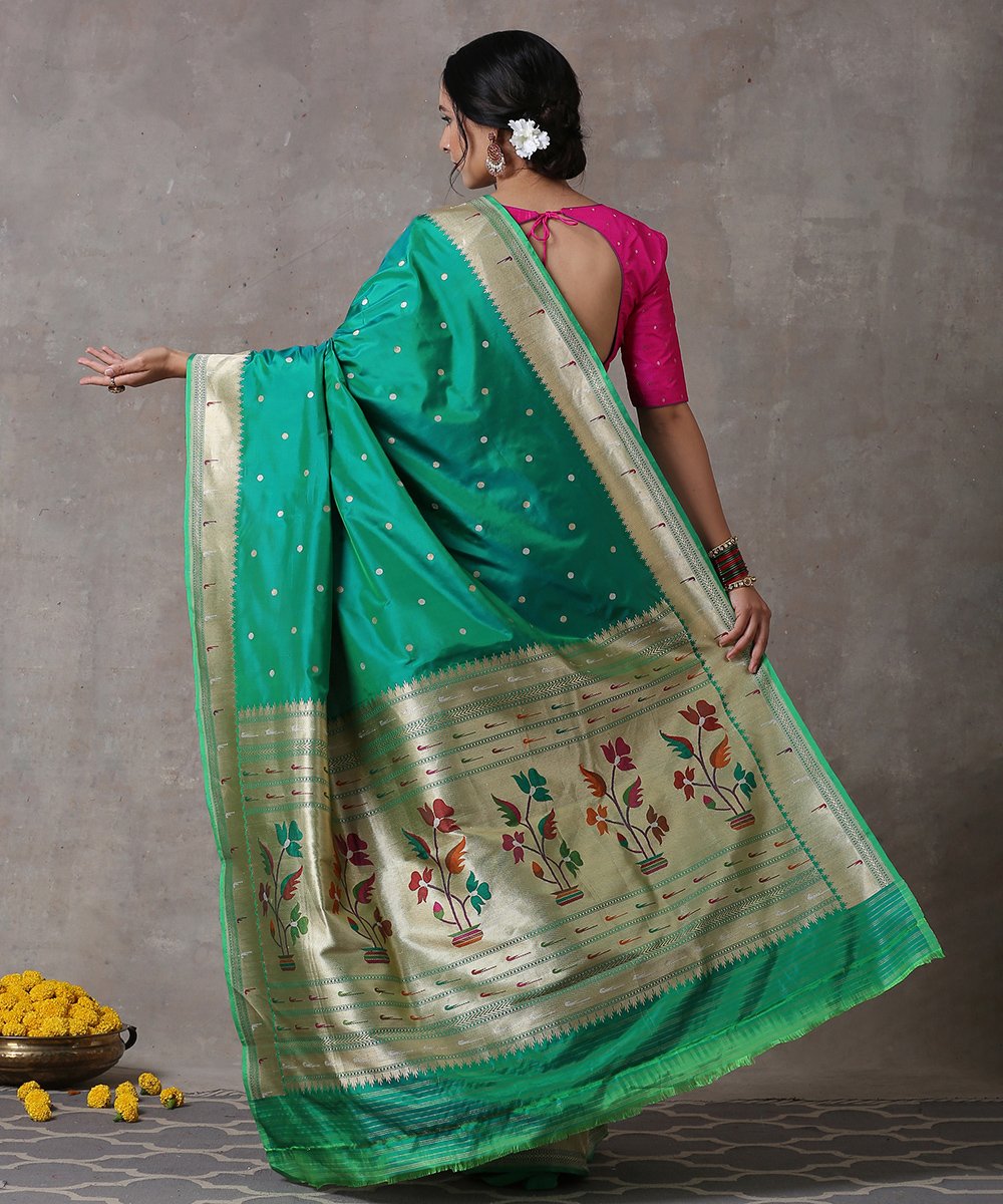 Handloom_Emerald_Green_Pure_Katan_Silk_Banarasi_Saree_With_Paithani_Border_WeaverStory_03