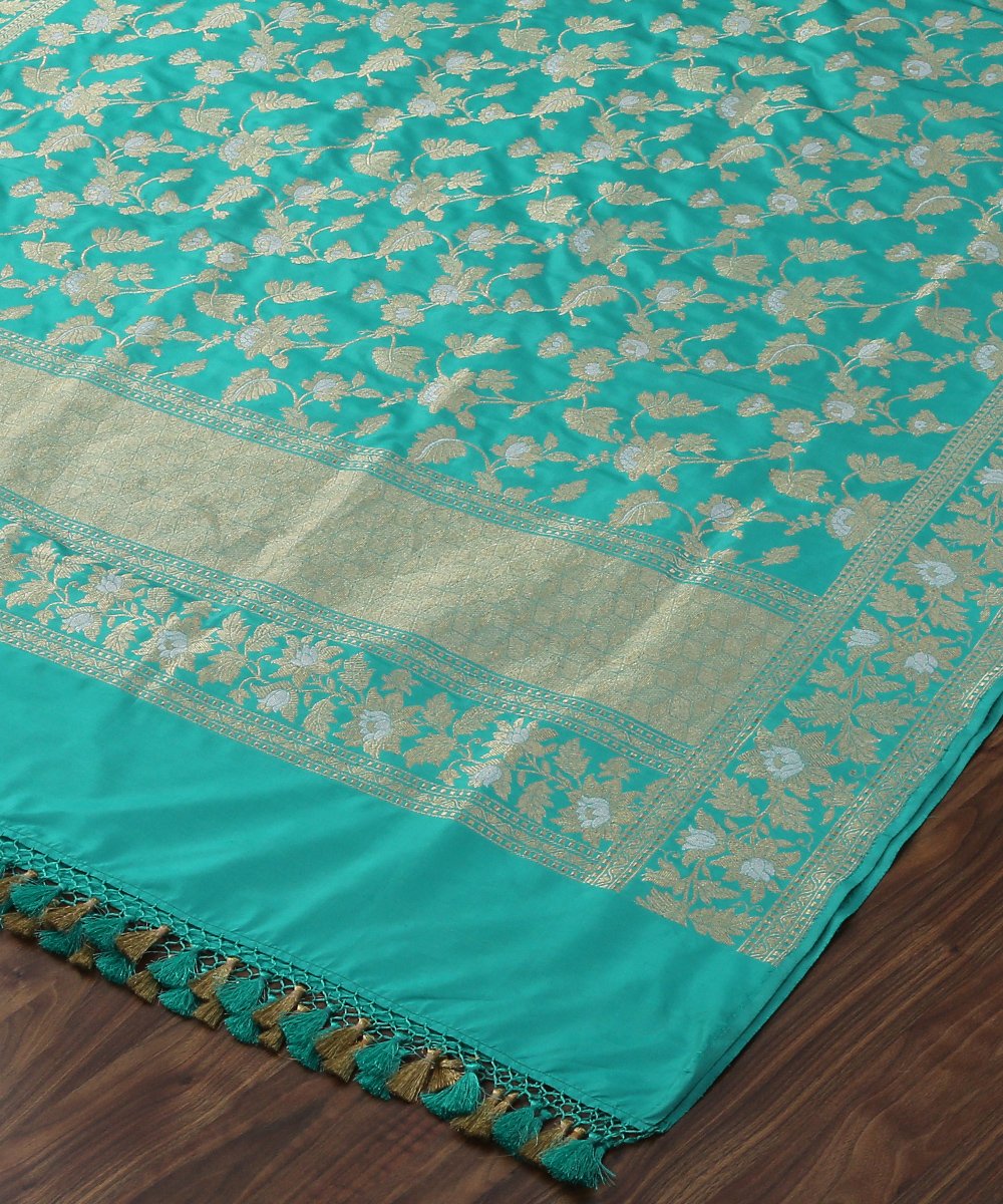 Handloom_Firozi_Kadhwa_Jangla_Pure_Katan_Silk_Banarasi_Dupatta_with_Rose_Motifs_WeaverStory_04