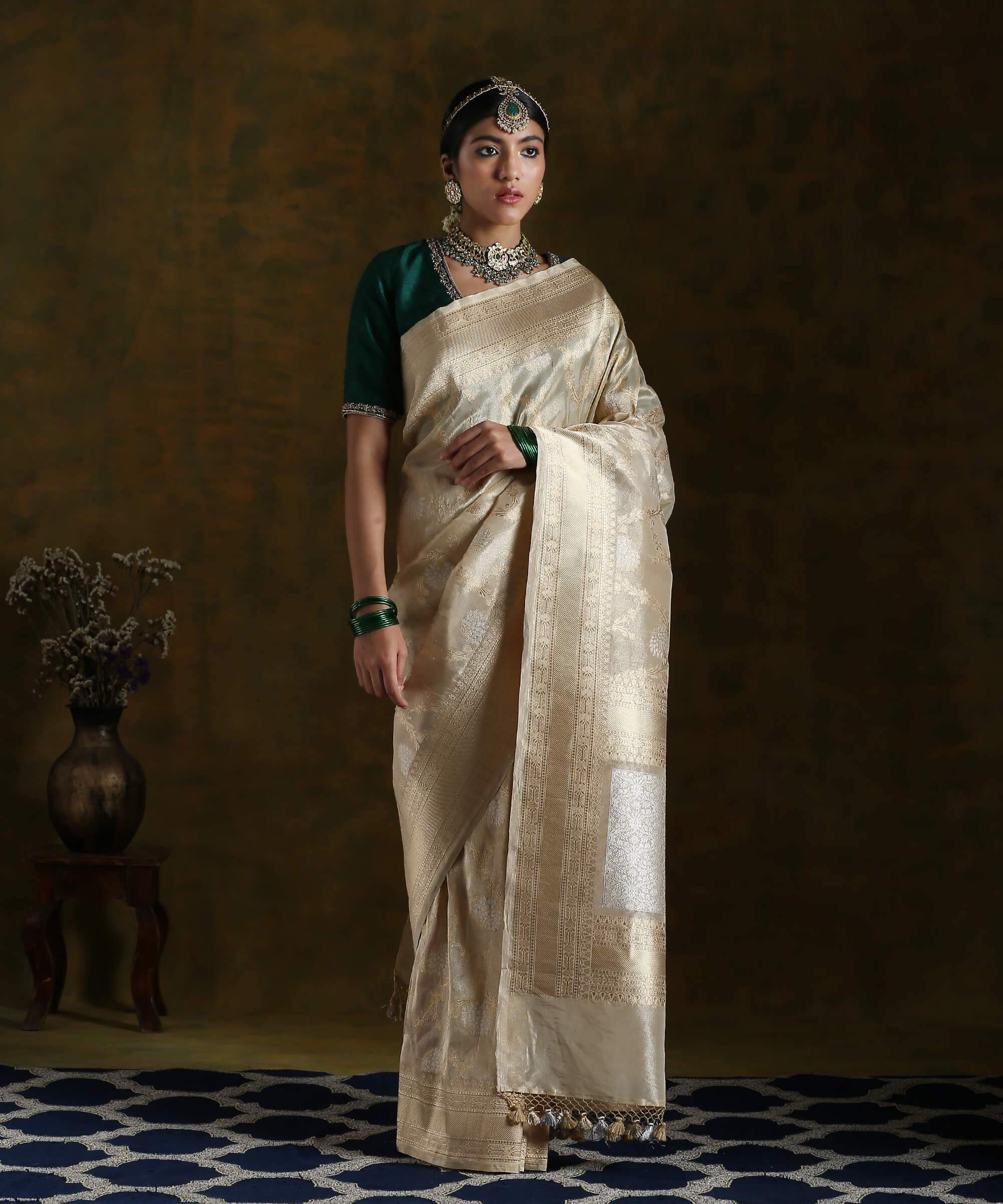 Gold_Pure_Katan_Tissue_Banarasi_Handloom_Kadhwa_Saree_WeaverStory_02