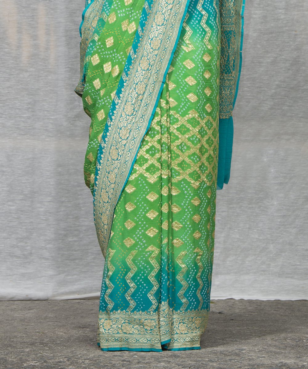 Handloom_Green_And_Blue_Dual_Tone_Pure_Georgette_Banarasi_Bandhej_Saree_WeaverStory_04