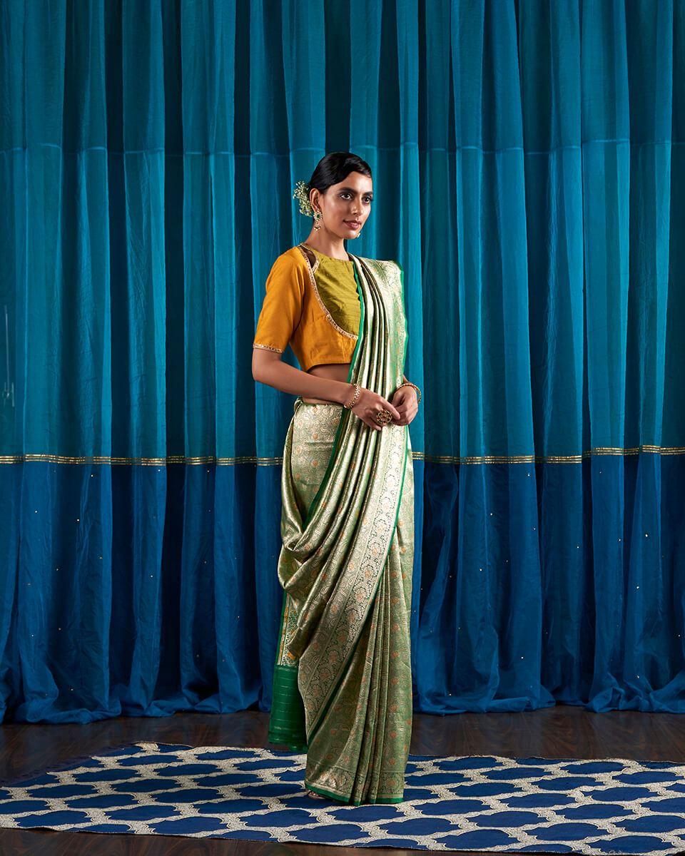 Handloom_Green_Banarasi_Silk_Saree_with_Floral_Design_with_Meenakari_WeaverStory_02