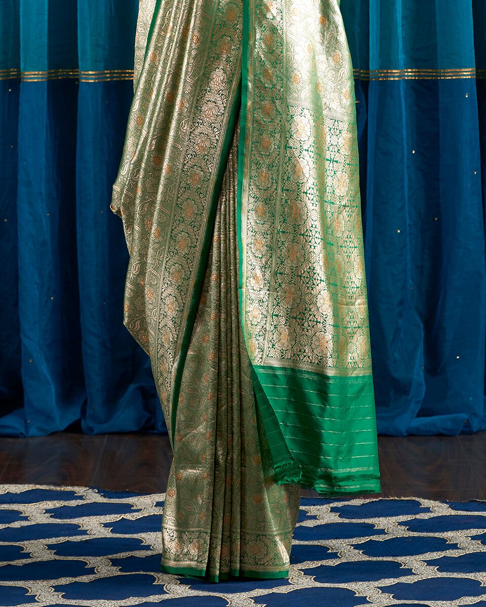 Handloom_Green_Banarasi_Silk_Saree_with_Floral_Design_with_Meenakari_WeaverStory_04