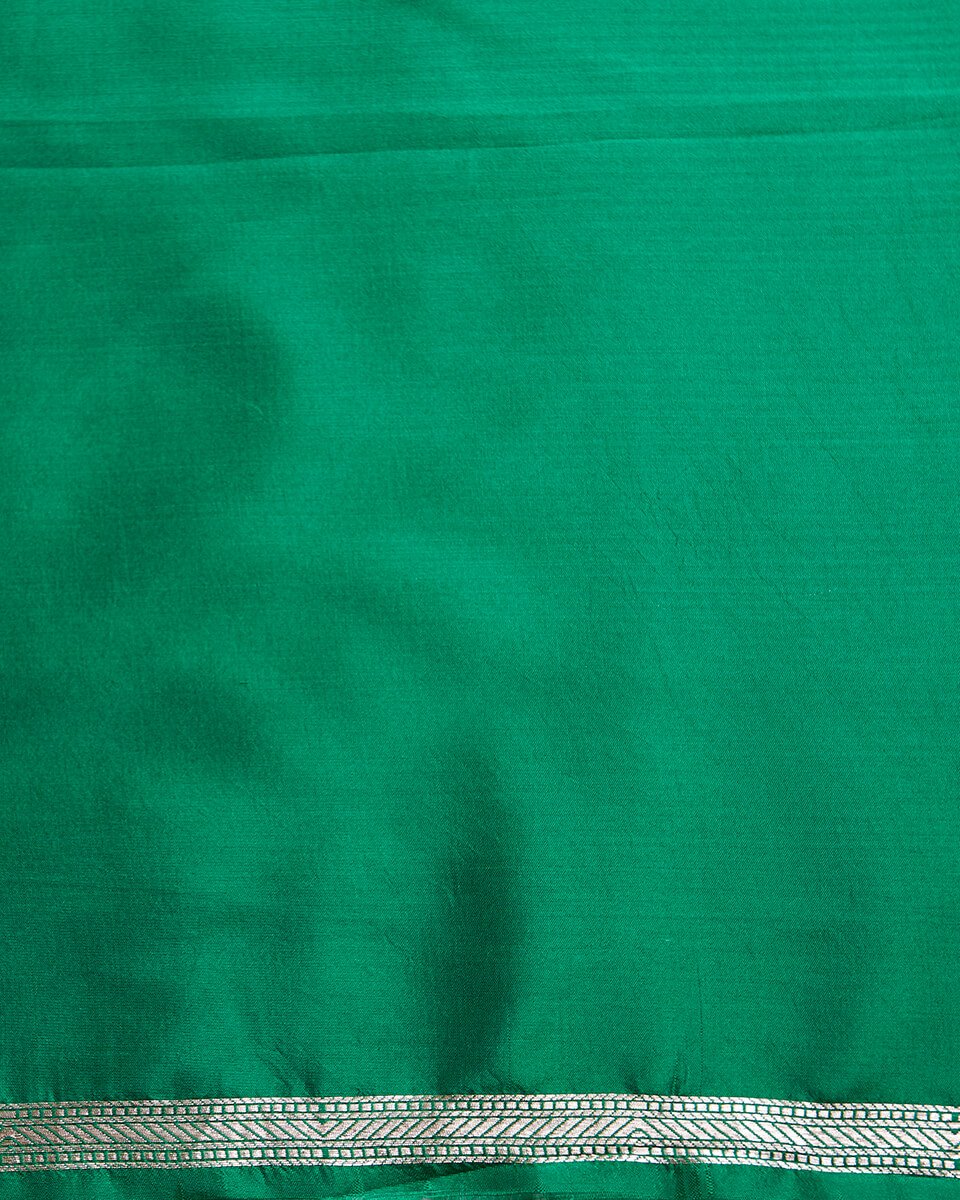 Handloom_Green_Banarasi_Silk_Saree_with_Floral_Design_with_Meenakari_WeaverStory_05