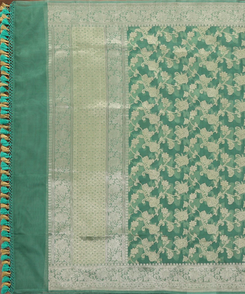 Handloom_Green_Kora_Silk_Kadhwa_Jangla_Banarasi_Dupatta_WeaverStory_02