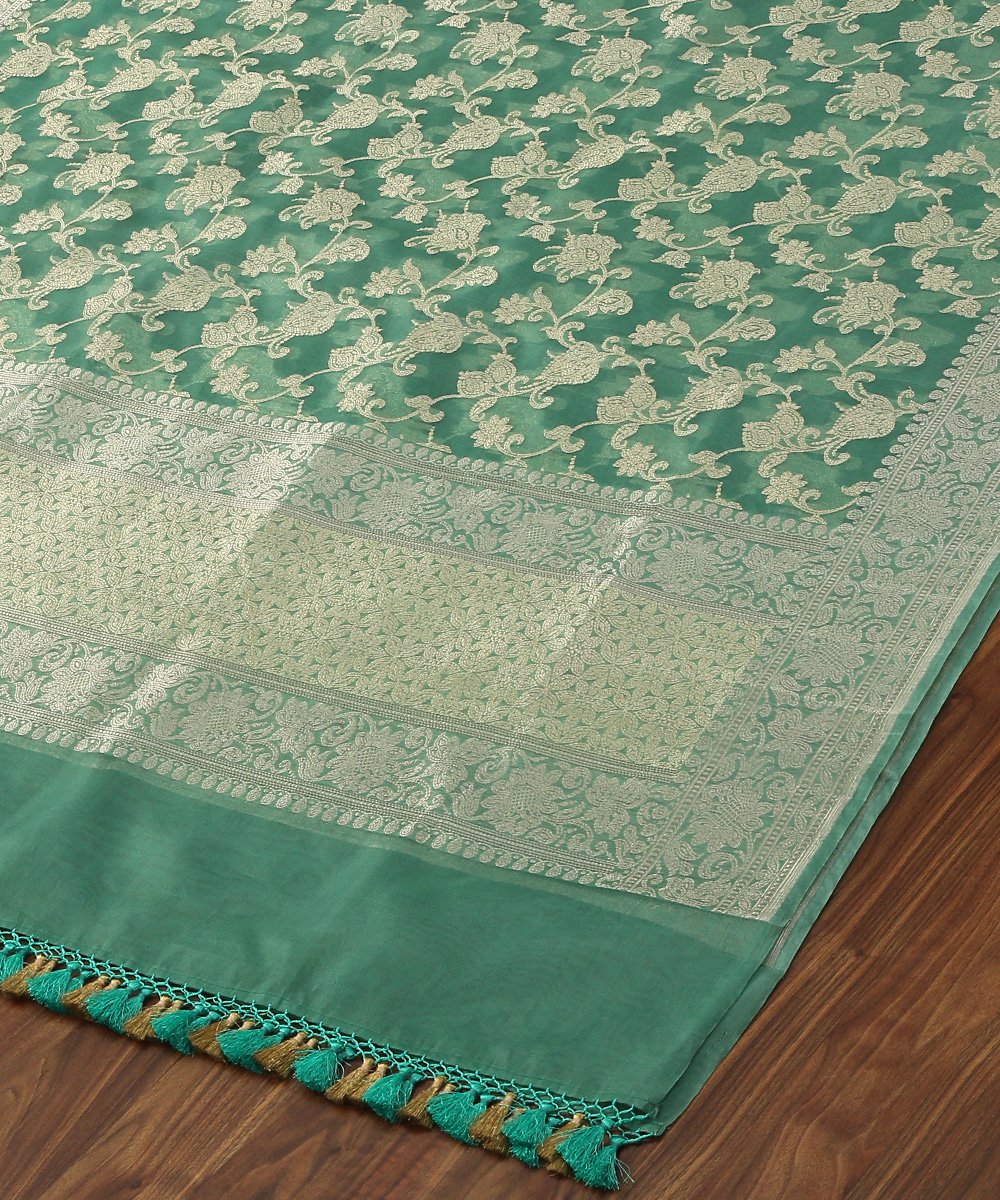 Handloom_Green_Kora_Silk_Kadhwa_Jangla_Banarasi_Dupatta_WeaverStory_04