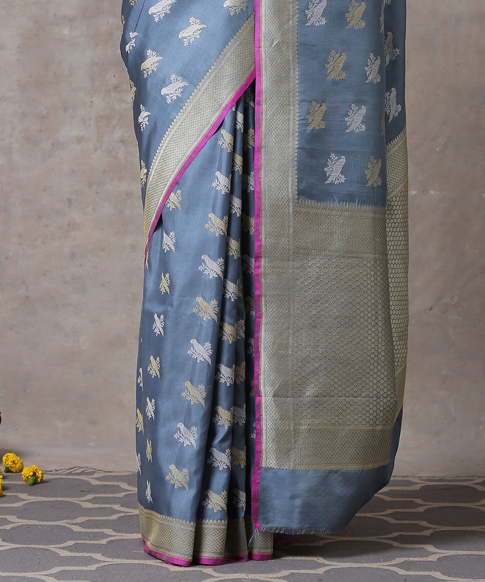 Handloom_Grey_Pure_Katan_Silk_Banarasi_Saree_with_Small_Kadhwa_Bird_Motifs_WeaverStory_04