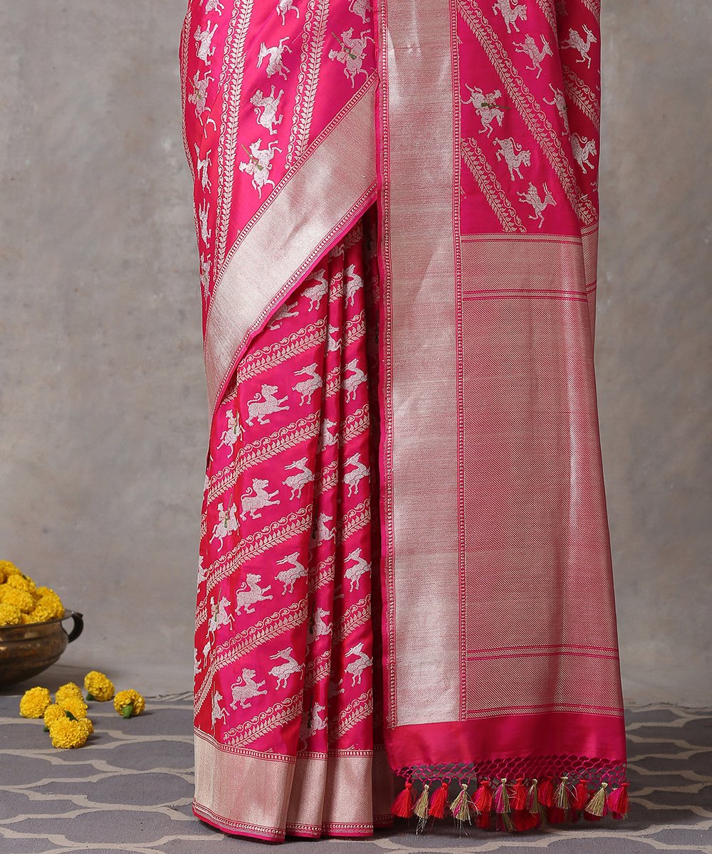 Handloom_Hot_Pink_Pure_Katan_Silk_Diagonal_Shikargah_Weave_Banarasi_Saree_With_Kadhwa_Bel_WeaverStory_04