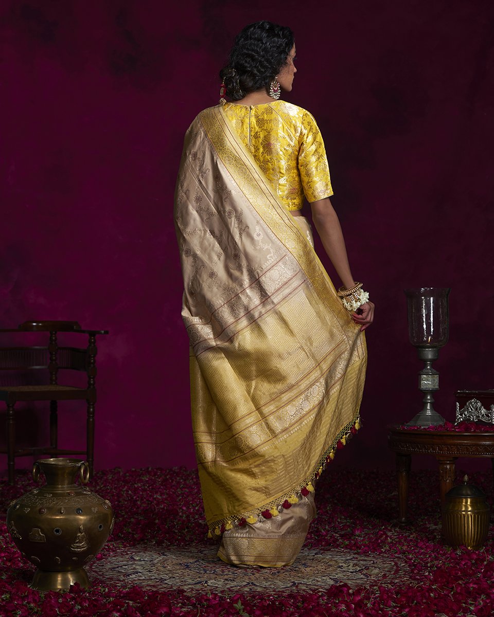 Handloom_Kadhwa_Katan_Silk_Beige_Banarasi_Jangla_Saree_with_Yellow_Border_WeaverStory_03