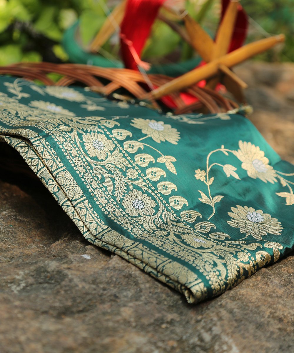 Handloom_Katan_Silk_Bottle_Green_Banarasi_Dupatta_with_Kadhwa_Floral_Jaal_WeaverStory_01