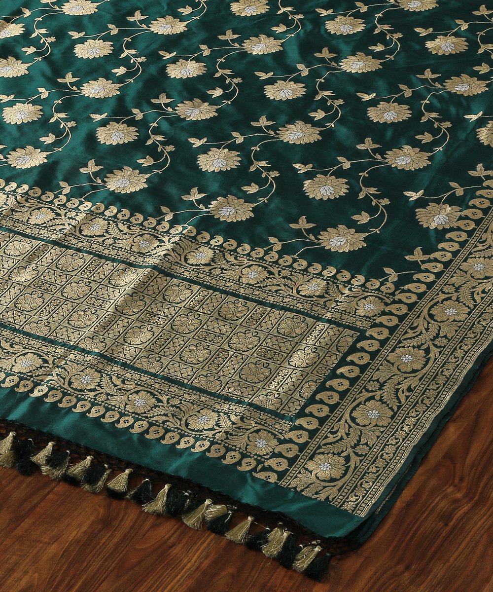 Handloom_Katan_Silk_Bottle_Green_Banarasi_Dupatta_with_Kadhwa_Floral_Jaal_WeaverStory_04
