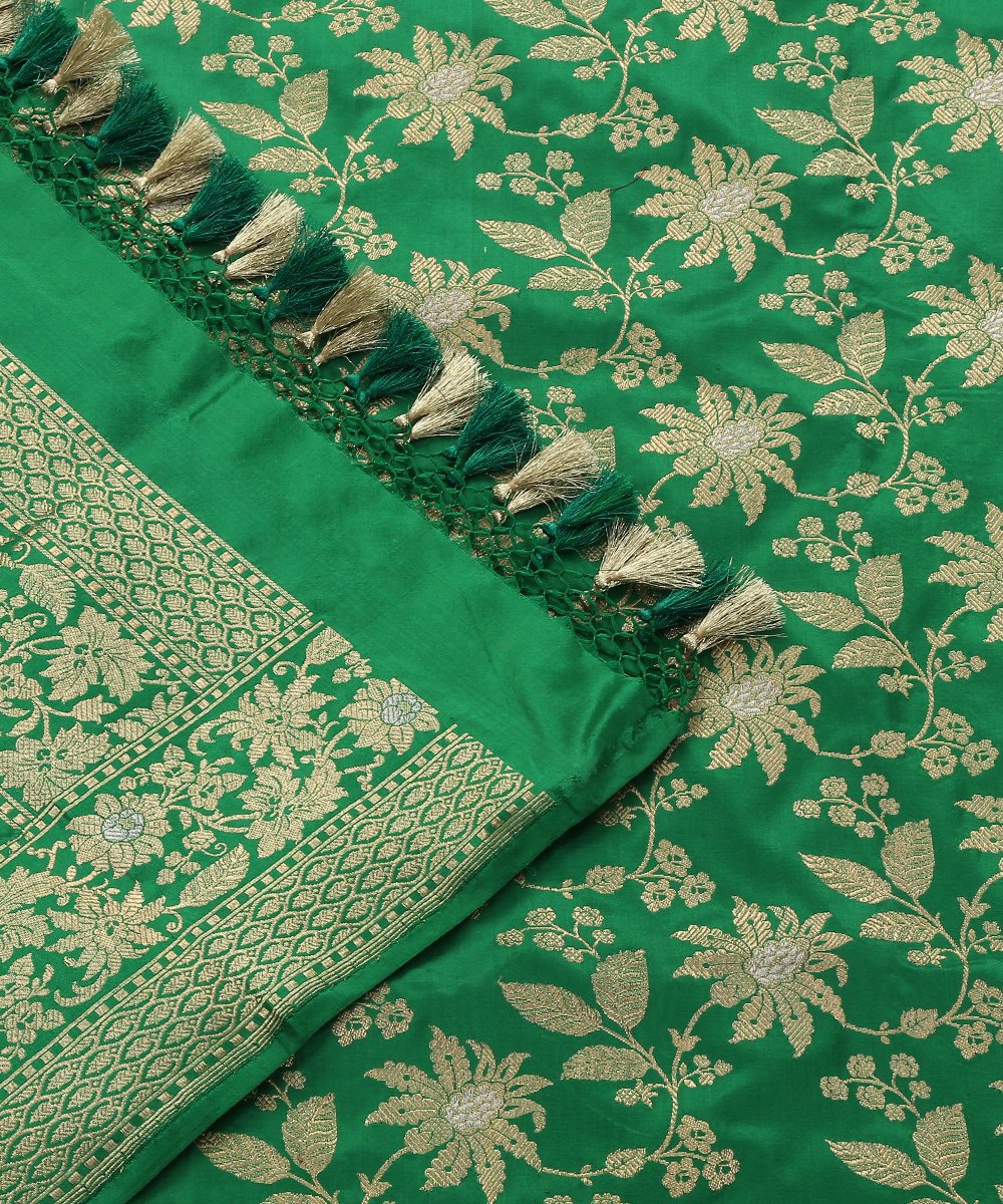 Handloom_Leaf_Green_Katan_Silk_Banarasi_Dupatta_with_Kadhwa_Jangla_WeaverStory_05