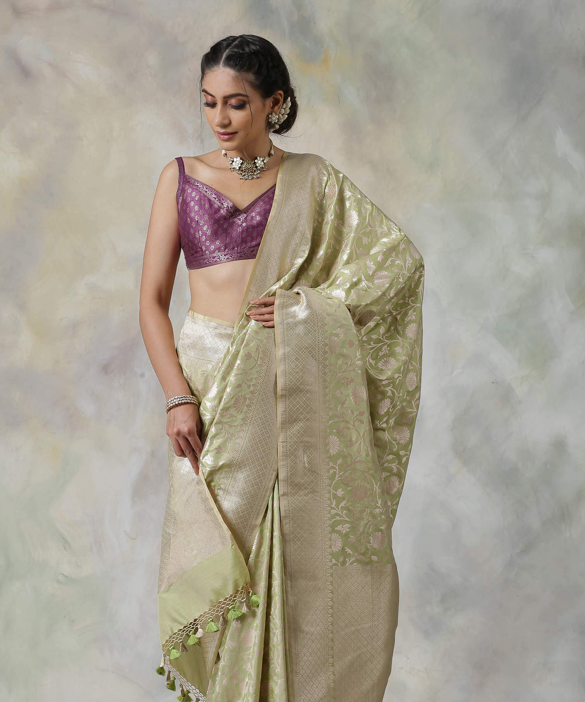Fresh_Green_Handloom_Banarasi_Pure_Katan_Silk_Saree_with_Floral_Motifs_WeaverStory_01