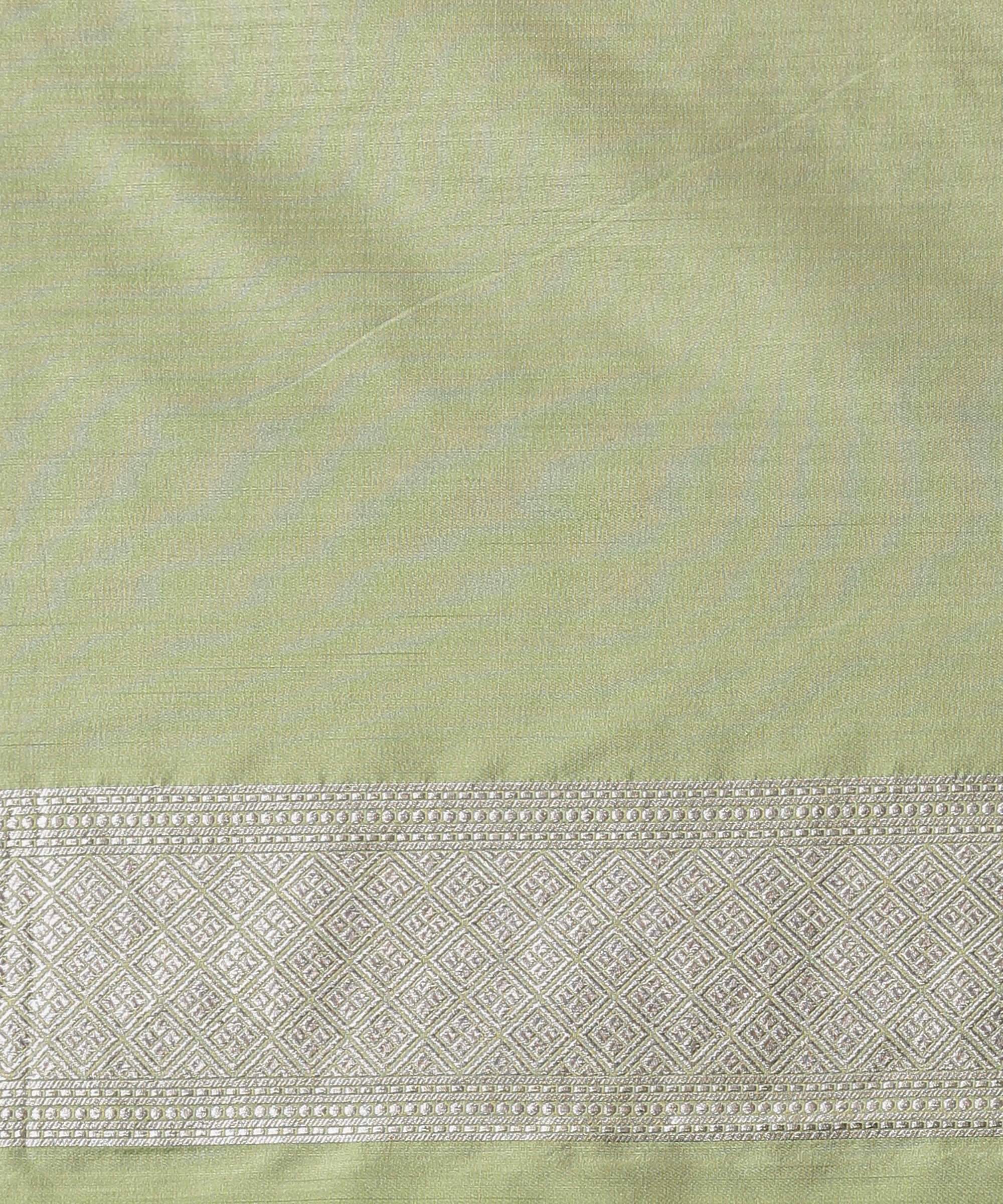 Fresh_Green_Handloom_Banarasi_Pure_Katan_Silk_Saree_with_Floral_Motifs_WeaverStory_05