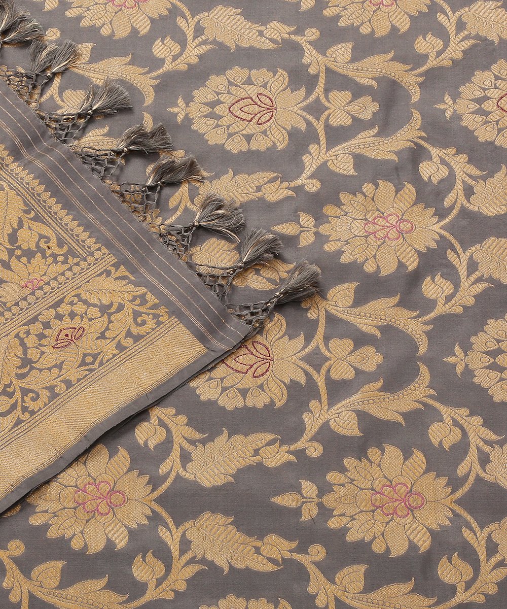 Handloom_Light_Grey_Pure_Katan_Silk_Banarsi_Kimkhab_Dupatta_with_Meenakari_and_Jangla_Design_WeaverStory_05