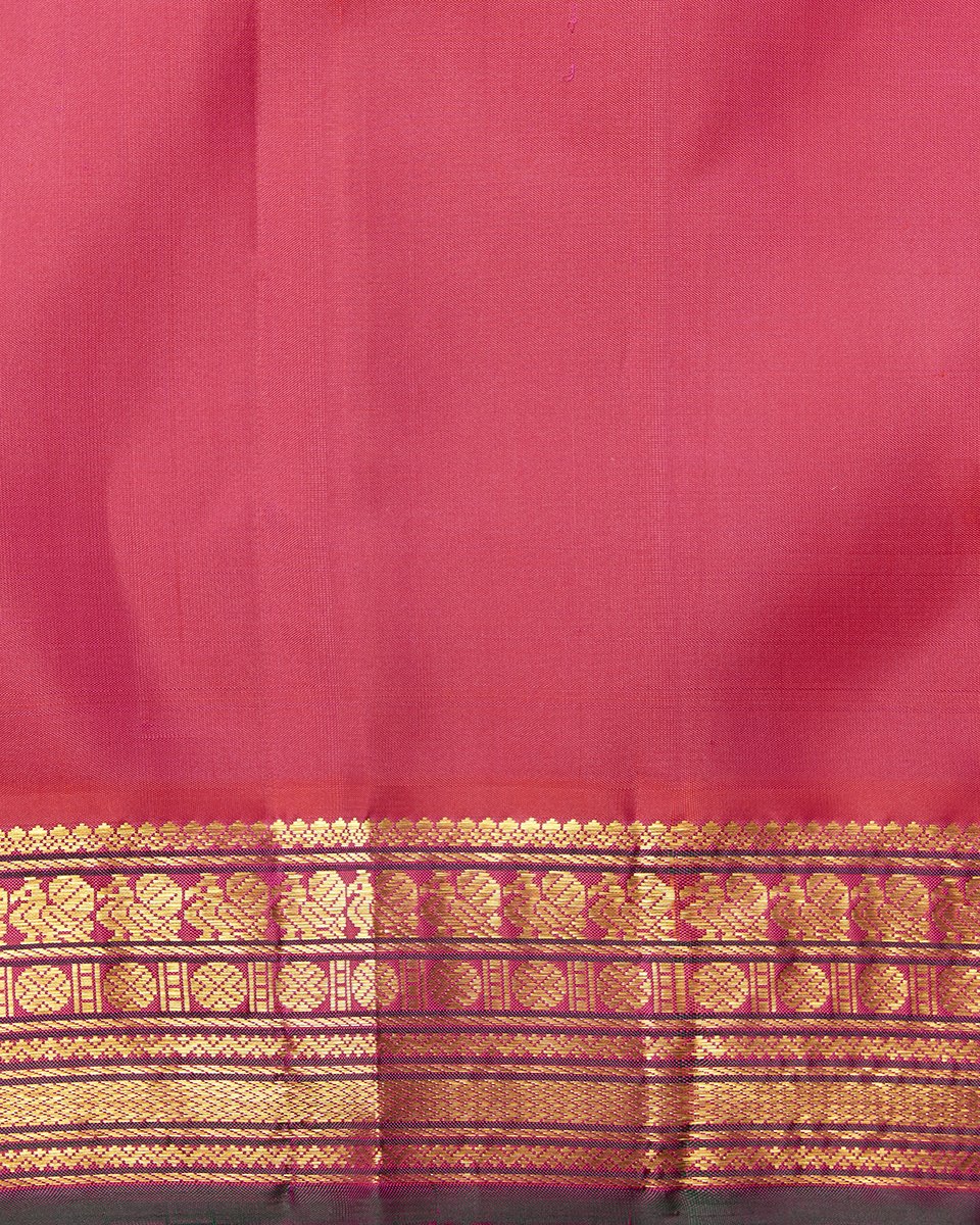 Handloom_Magenta_Kanjivaram_Silk_Saree_With_Red_And_Gold_Border_WeaverStory_05