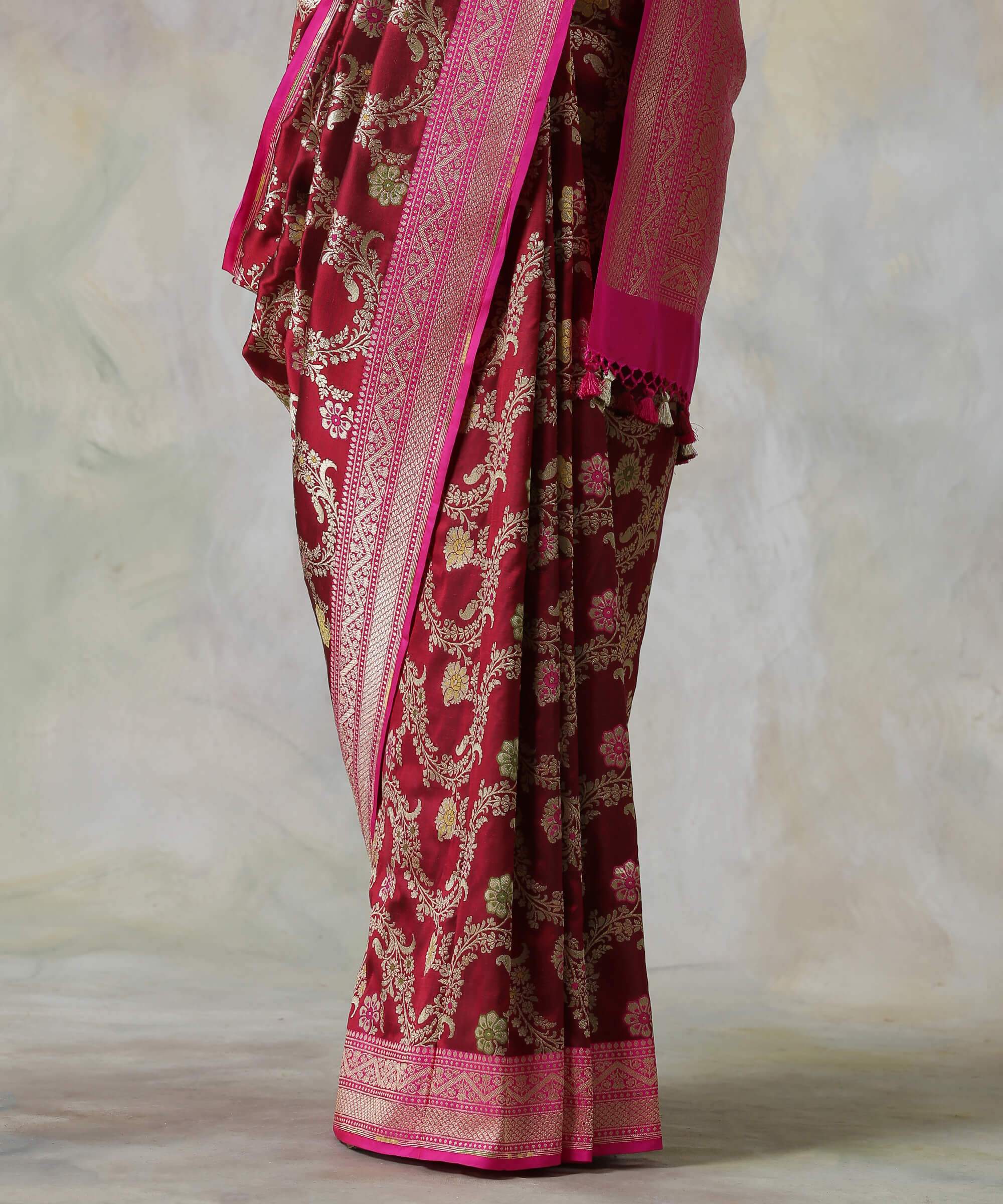 Handloom_Maroon_Pure_Katan_Silk_Saree_with_Pink_Border_WeaverStory_04
