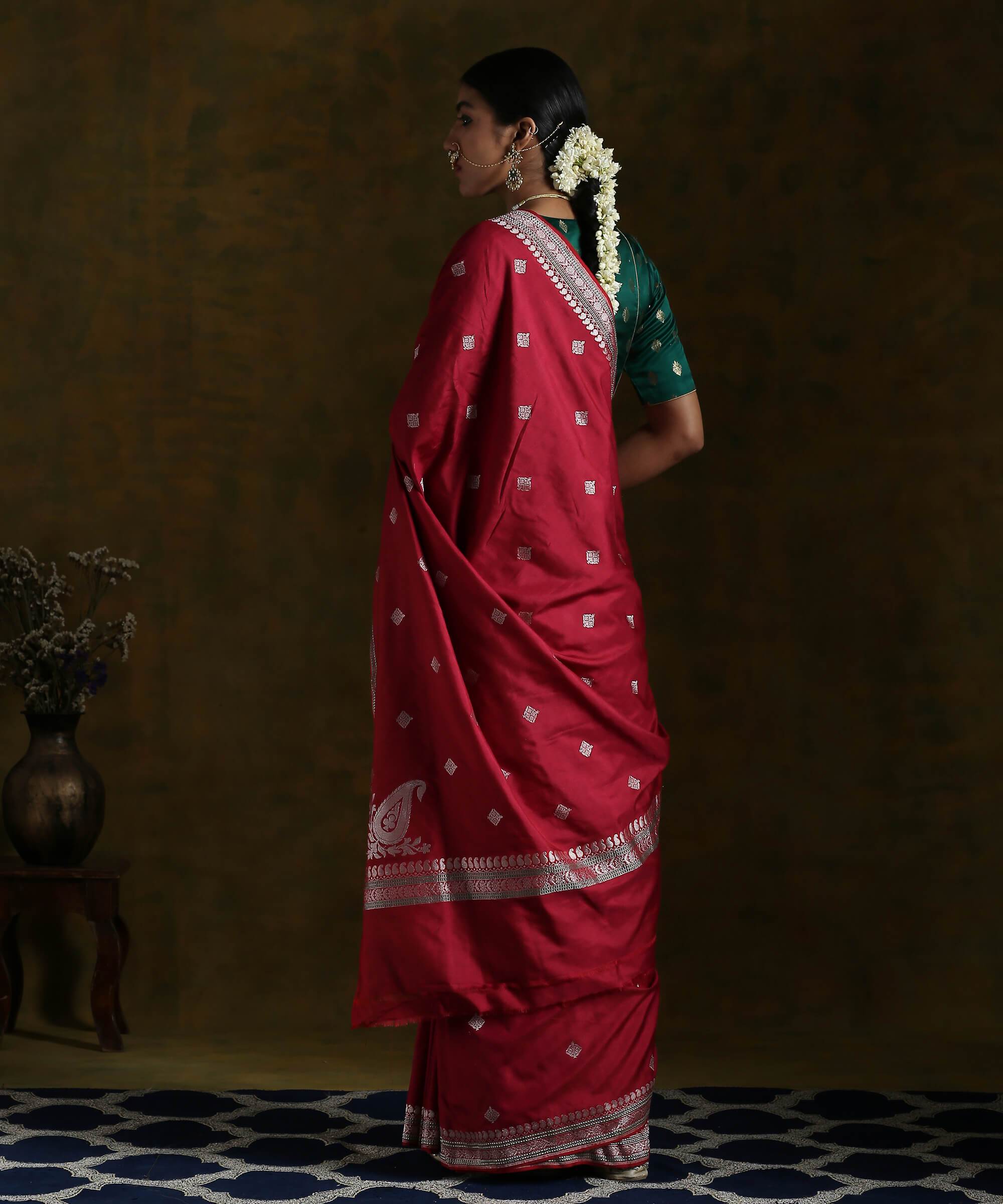 Handloom_Ektara_Weave_Maroon_Banarasi_Kadhwa_Booti_Saree_WeaverStory_03