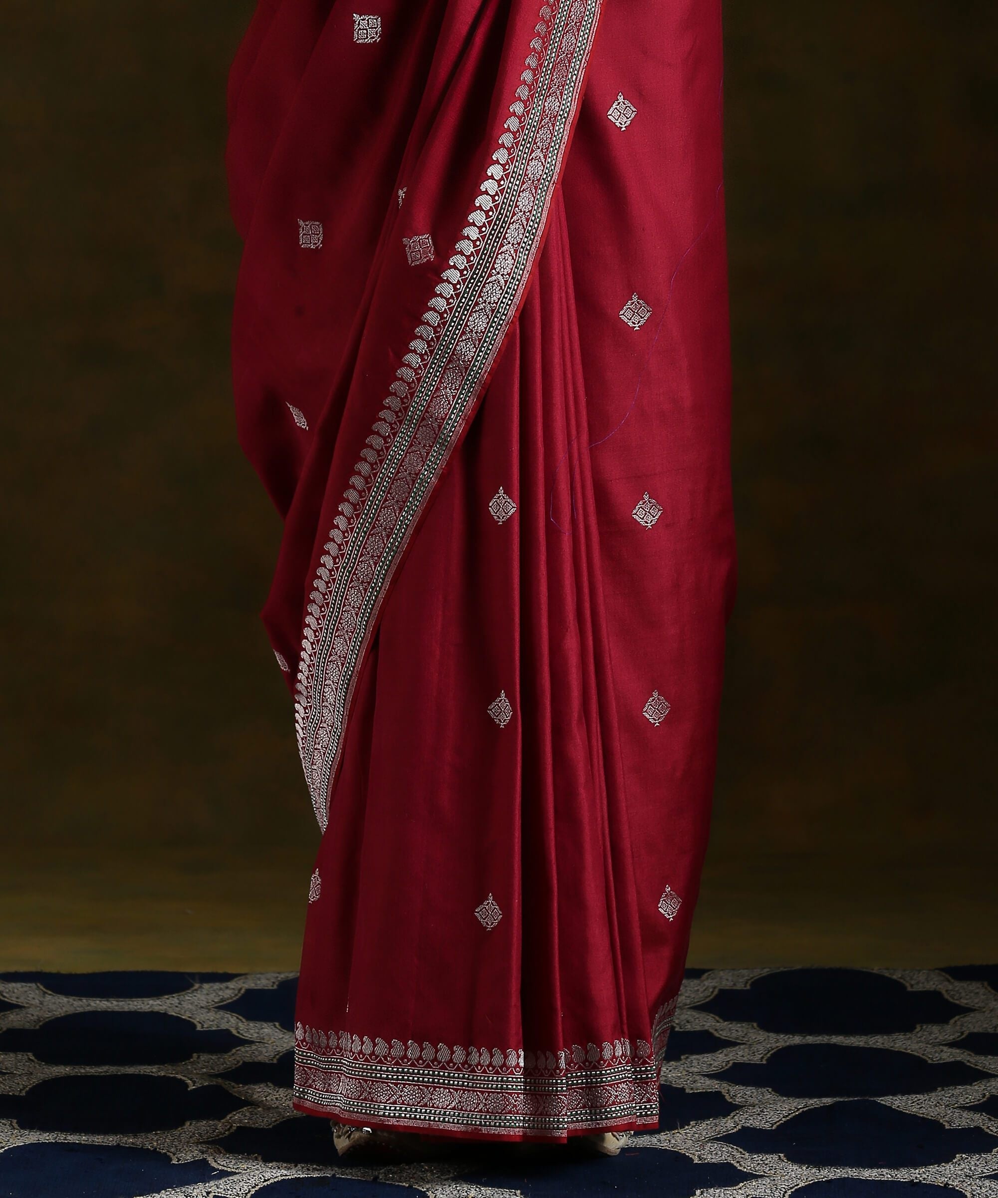 Handloom_Ektara_Weave_Maroon_Banarasi_Kadhwa_Booti_Saree_WeaverStory_04