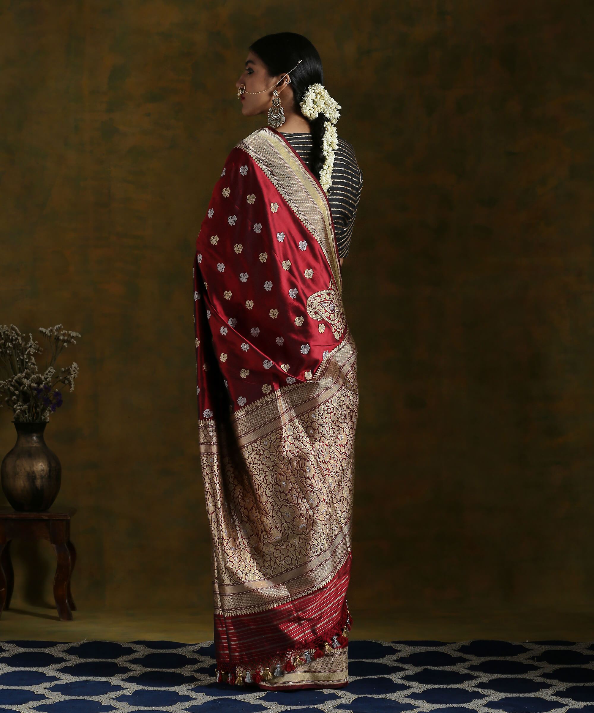Handloom_Maroon_Kadhwa_Booti_Katan_Silk_Banarasi_Saree_with_Konia_WeaverStory_03