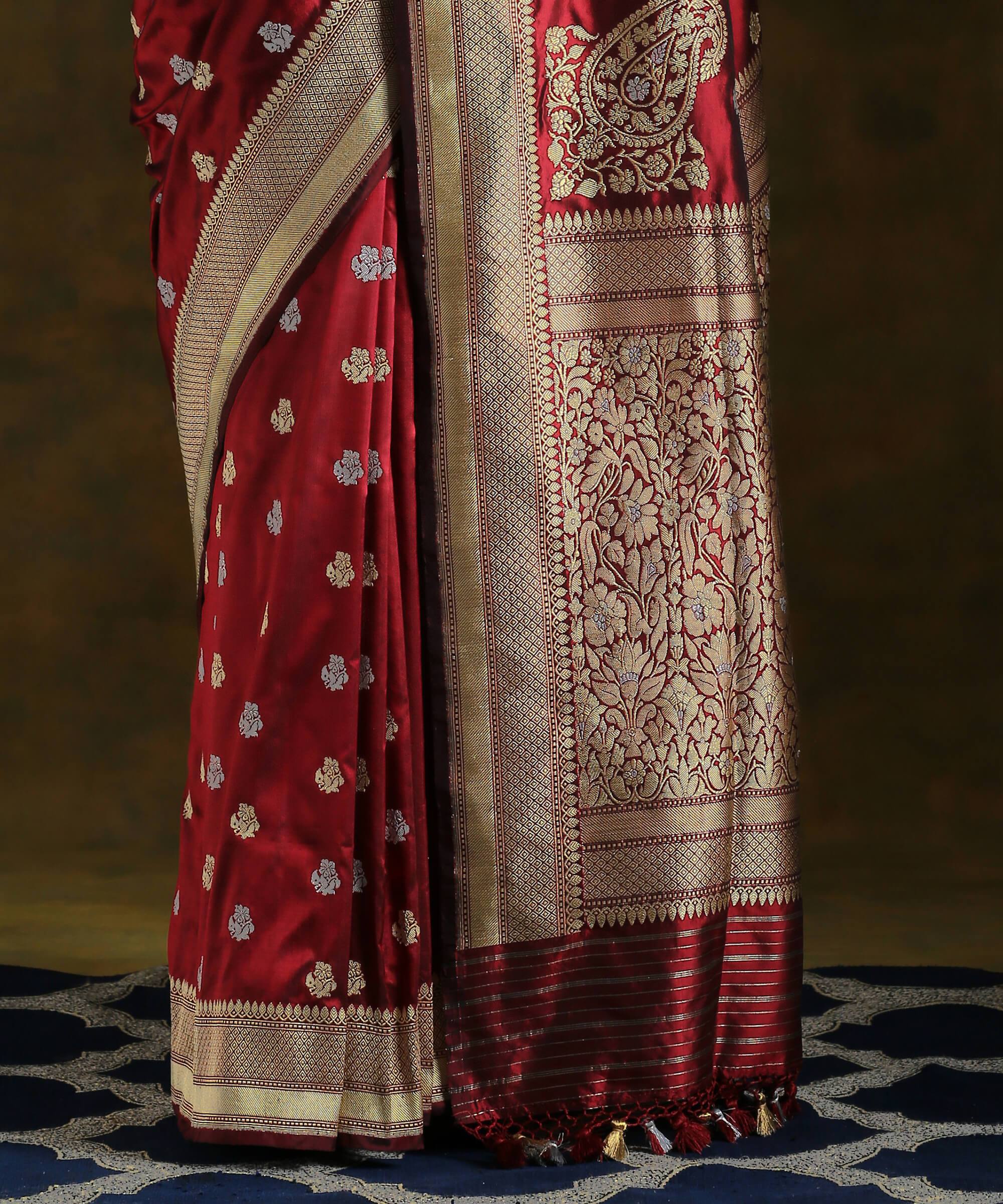 Handloom_Maroon_Kadhwa_Booti_Katan_Silk_Banarasi_Saree_with_Konia_WeaverStory_04