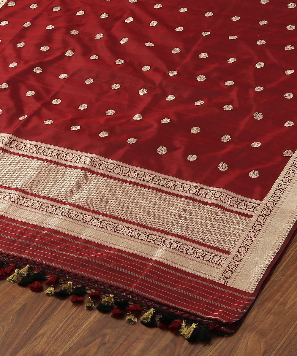 Handloom_Maroon_Pure_Katan_Silk_Kadhwa_Asharfi_Booti_Dupatta_WeaverStory_04