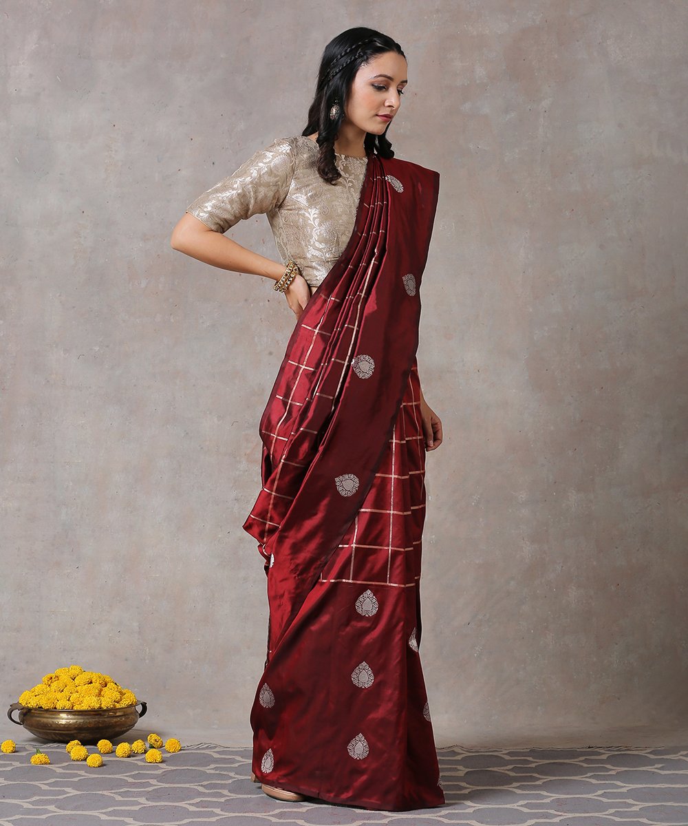 Handloom_Maroon_Pure_Katan_Silk_Banarasi_Saree_With_Checks_And_Silver_Zari_Kadhwa_Boota_WeaverStory_02