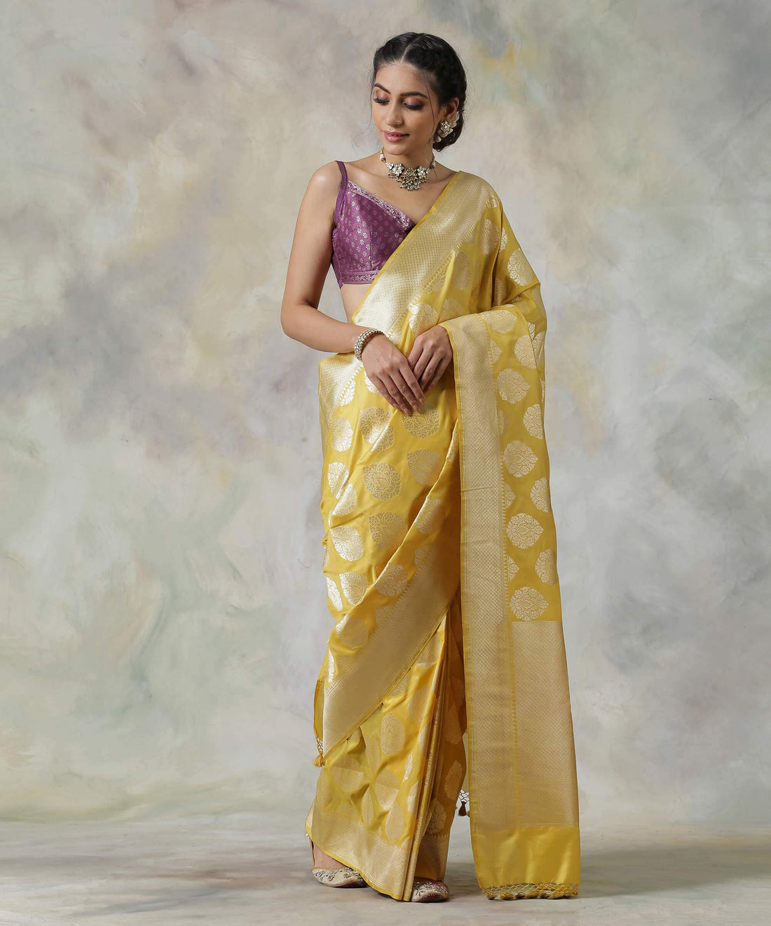 Handloom_Banarasi_Pure_Katan_Silk_Saree_with_Zari_Motifs_WeaverStory_02