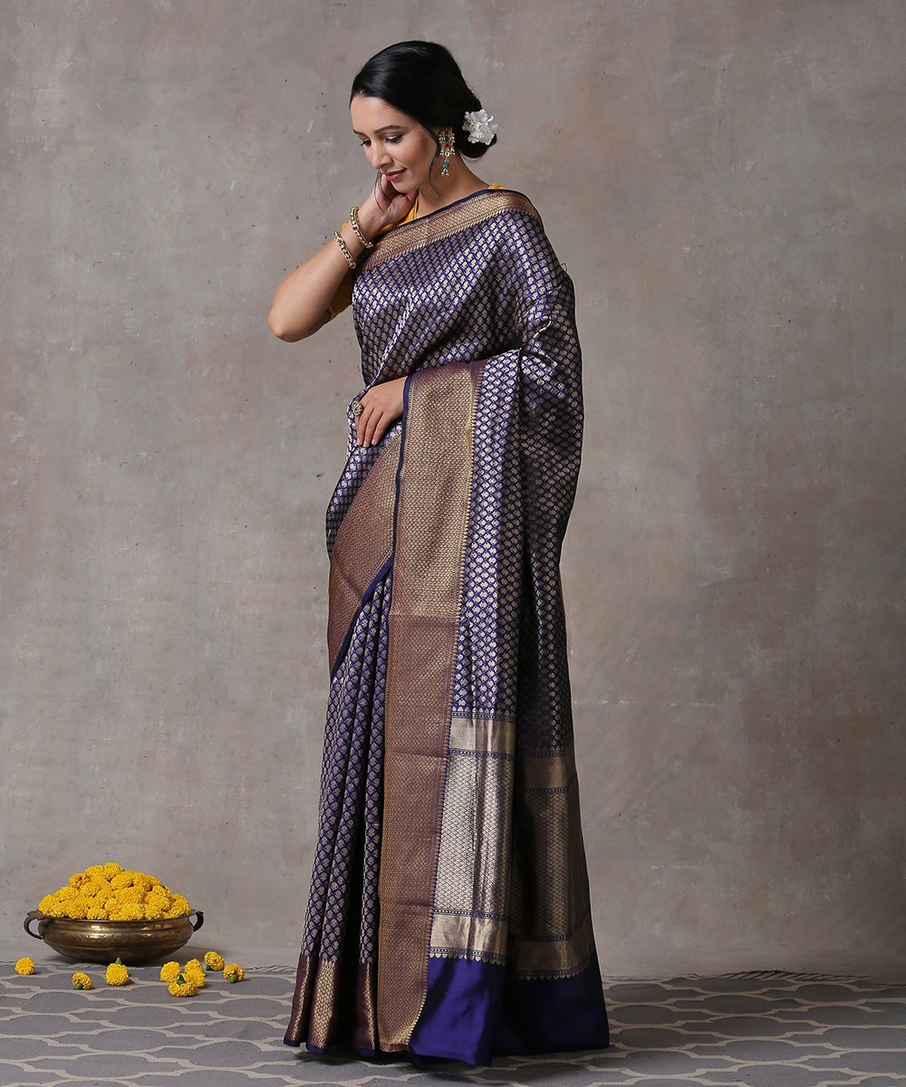 Handloom_Navy_Blue_Pure_Katan_Silk_Small_Booti_Tanchoi_Banarasi_Saree_With_Antique_Zari_Border_WeaverStory_02