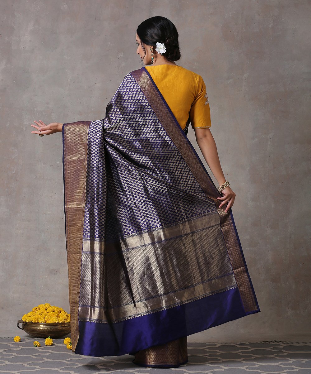 Handloom_Navy_Blue_Pure_Katan_Silk_Small_Booti_Tanchoi_Banarasi_Saree_With_Antique_Zari_Border_WeaverStory_03
