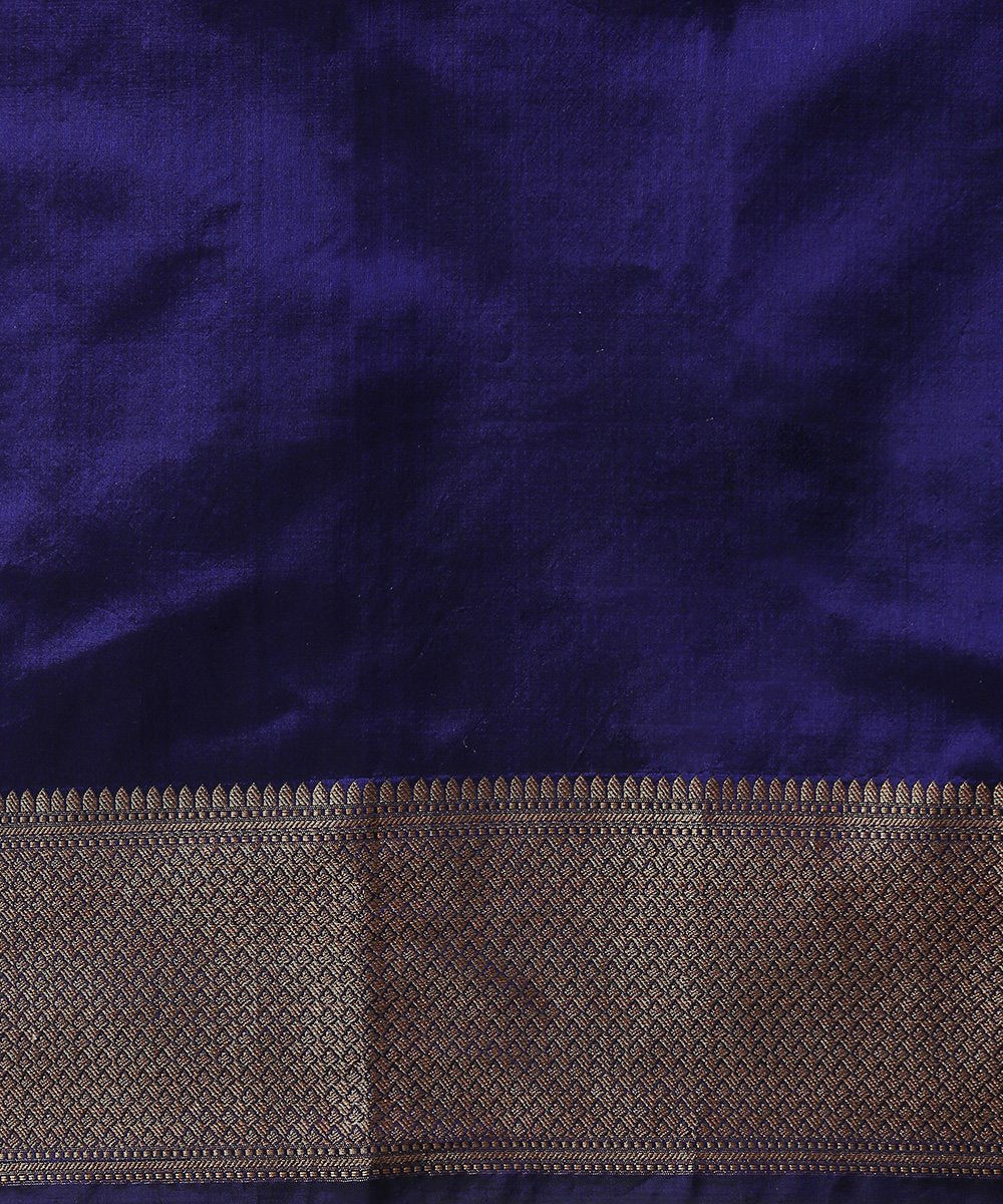 Handloom_Navy_Blue_Pure_Katan_Silk_Small_Booti_Tanchoi_Banarasi_Saree_With_Antique_Zari_Border_WeaverStory_05