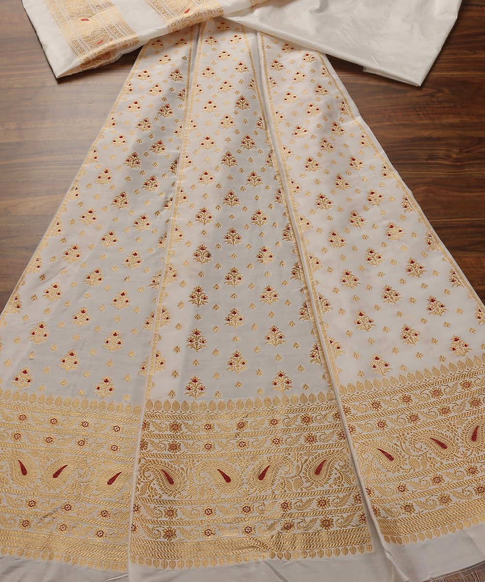 Handloom_OffWhite_Katan_Silk_Banarasi_Lehenga_with_with_Bootidar_Design_WeaverStory_02