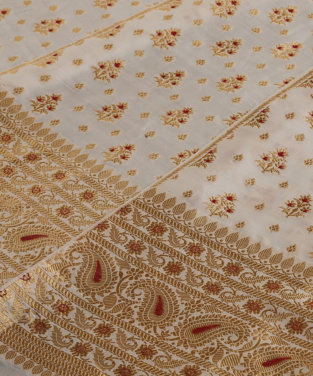 Handloom_OffWhite_Katan_Silk_Banarasi_Lehenga_with_with_Bootidar_Design_WeaverStory_03
