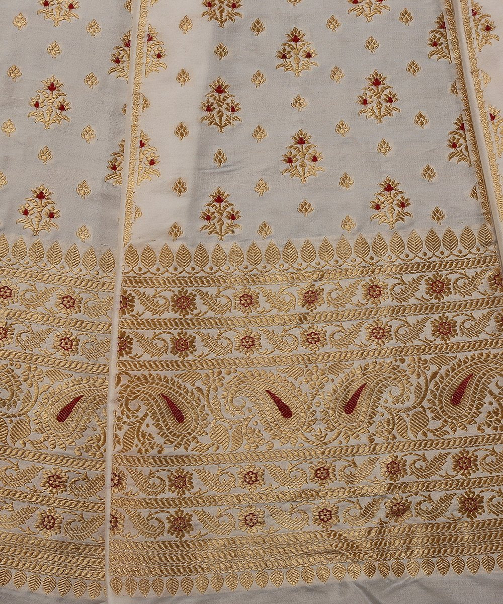 Handloom_OffWhite_Katan_Silk_Banarasi_Lehenga_with_with_Bootidar_Design_WeaverStory_04