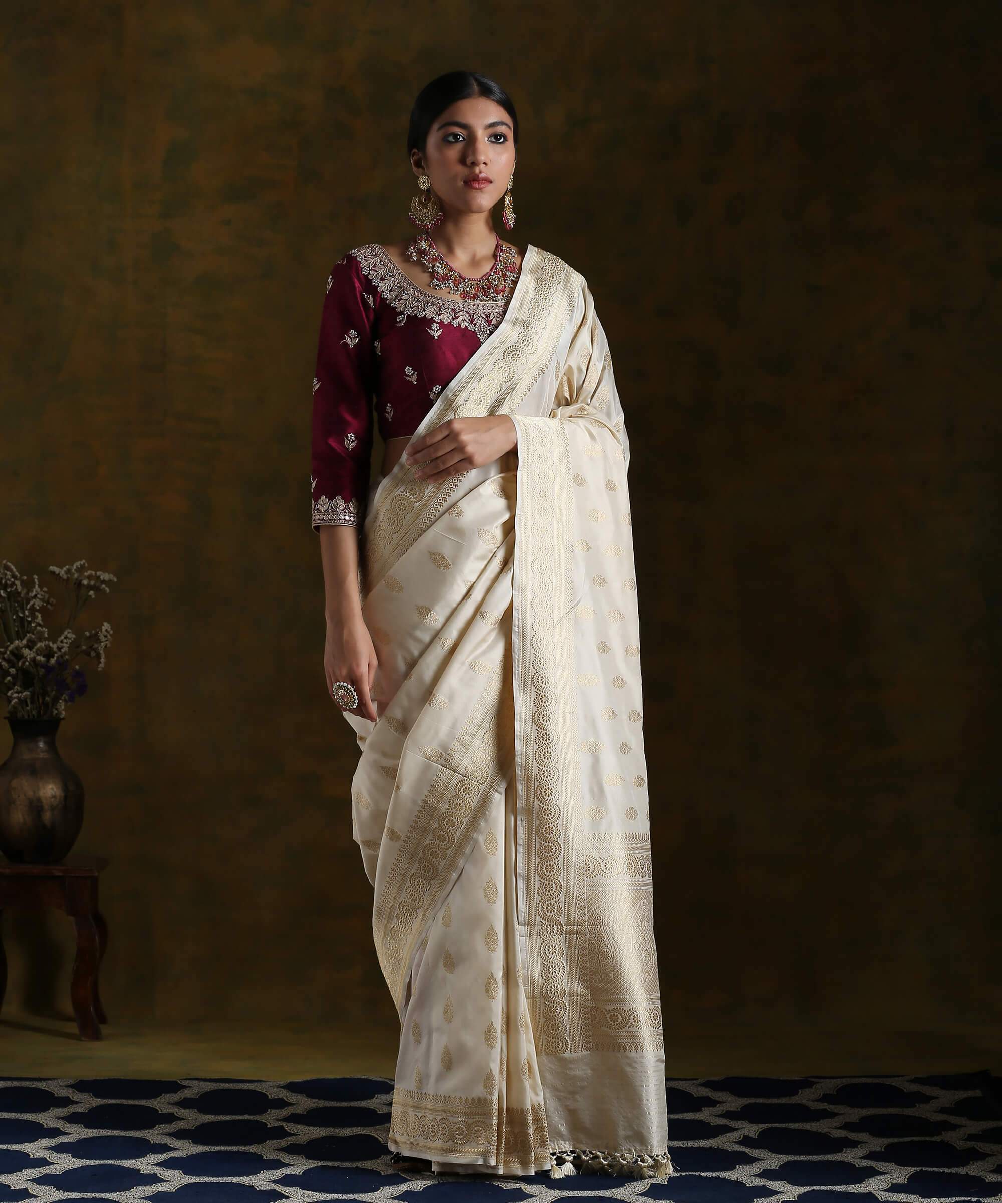 Handloom_Offwhite_And_Gold_Kadhwa_Booti_Saree_WeaverStory_02