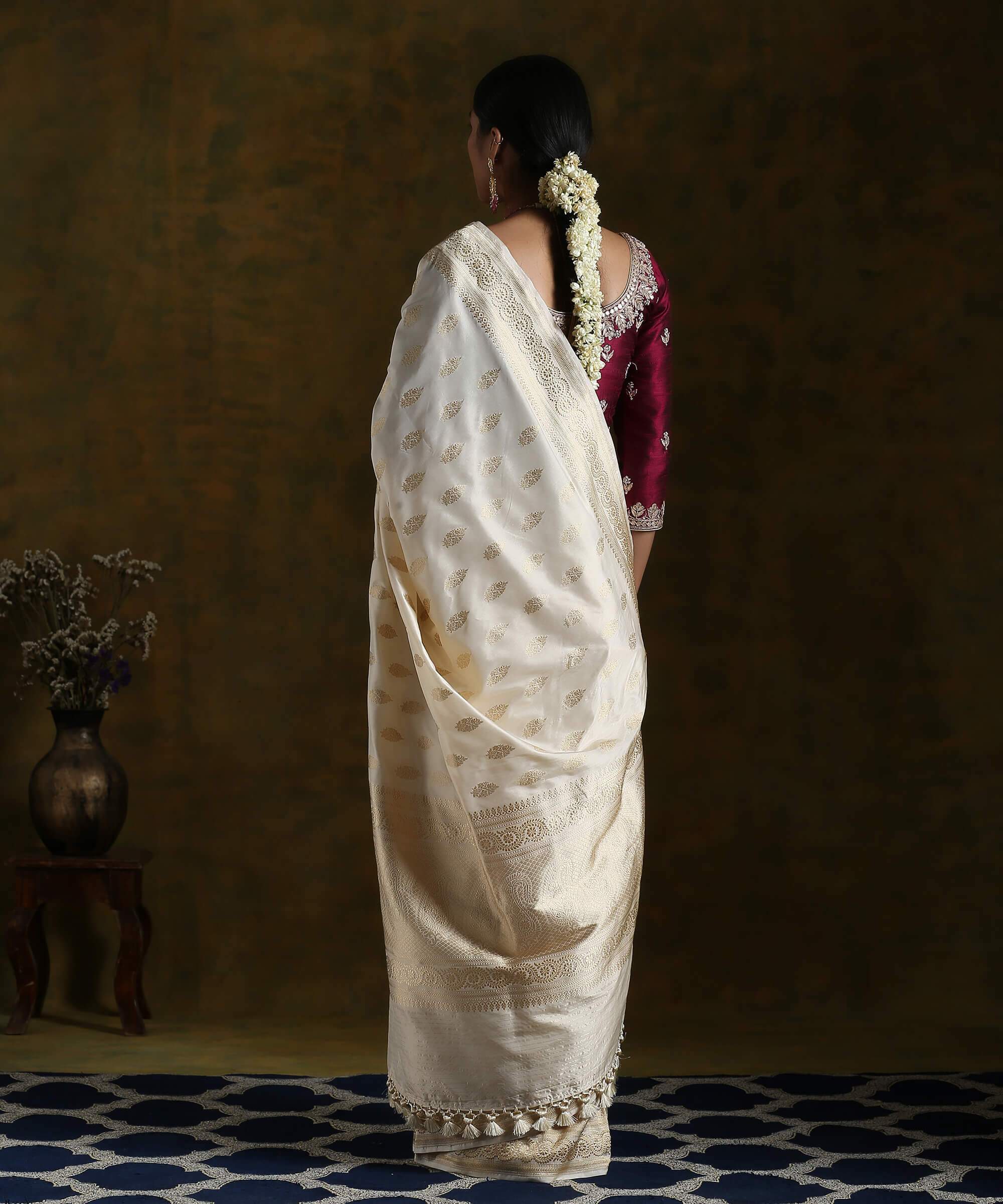 Handloom_Offwhite_And_Gold_Kadhwa_Booti_Saree_WeaverStory_03