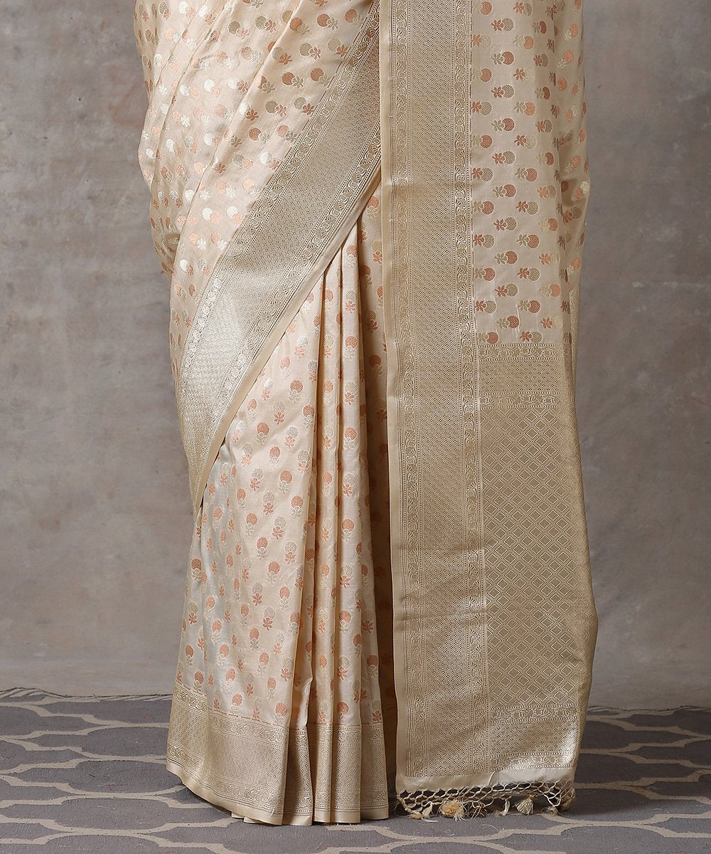 Handloom_Offwhite_Gold_Copper_Zari_Pure_Katan_Silk_Banarasi_Saree_with_small_Motifs_WeaverStory_04