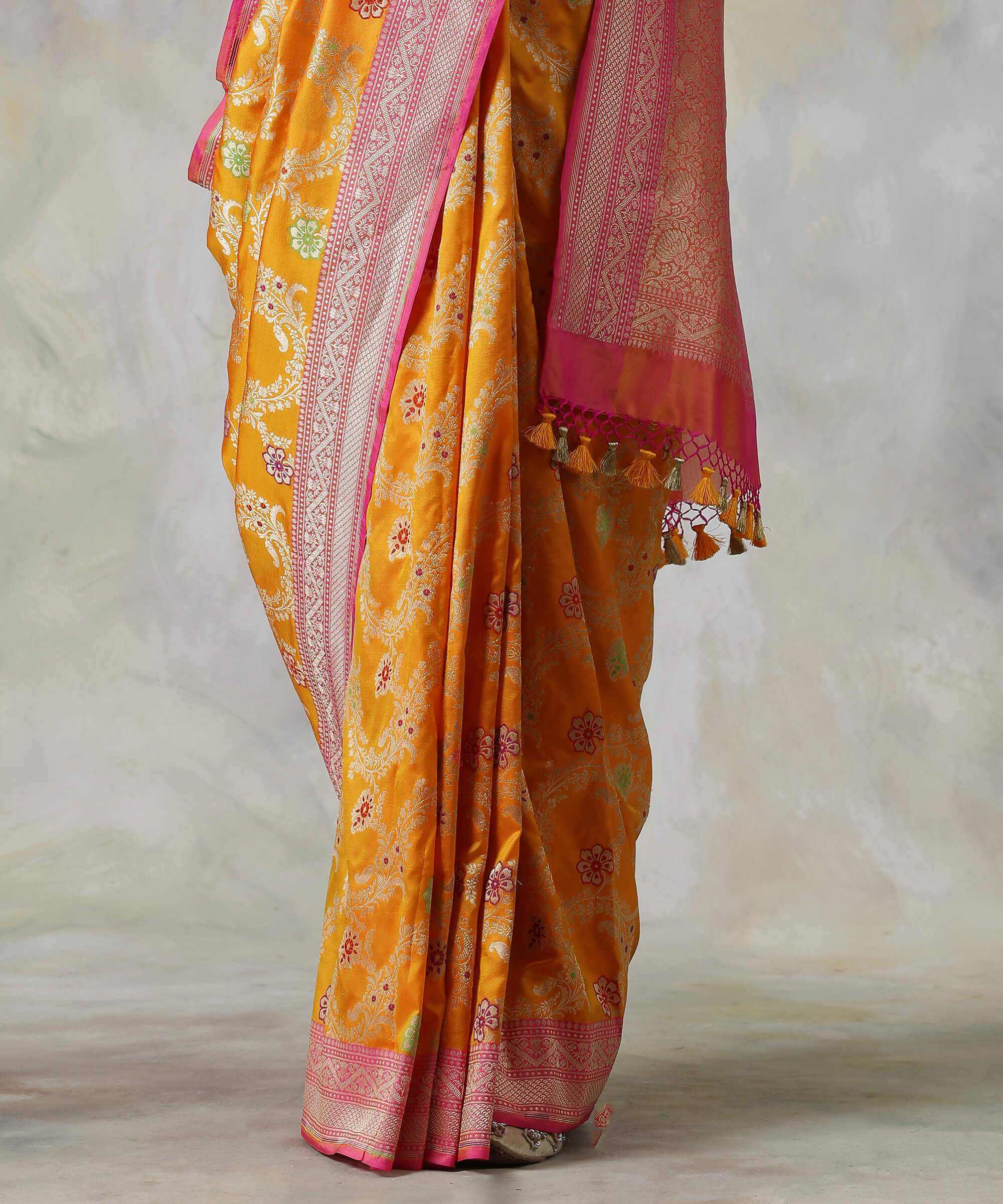 Handloom_Orange_Pure_Katan_Silk_Banarasi_Saree_with_Pink_Border_WeaverStory_04