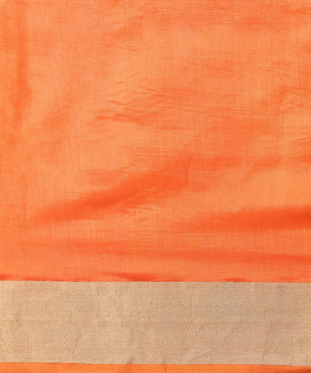 Handloom_Orange_And_Gold_Spun_Pure_Katan_Silk_Banarasi_Saree_With_Kadhwa_Booti_And_Plain_Zari_Border_WeaverStory_05