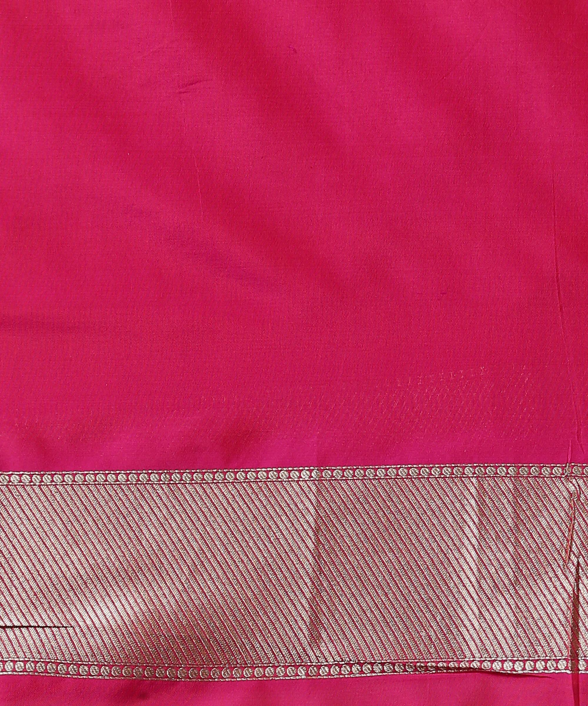 Handloom_Pink_Banarasi_Silk_Saree_with_All_Over_Floral_Booti_WeaverStory_05