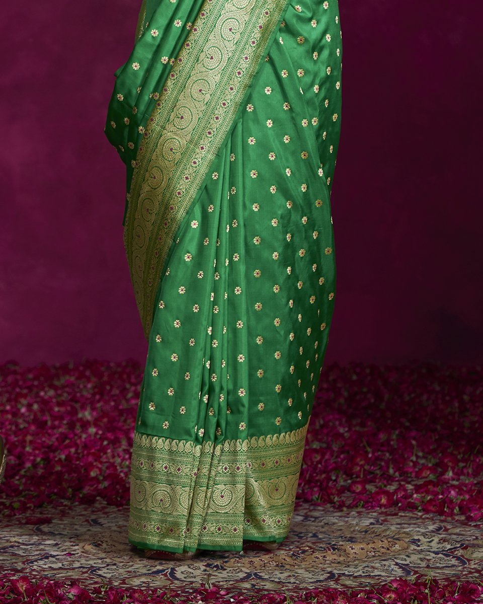 Handloom_Green_Katan_Silk_Banarasi_Guldaudi_Booti_Saree_WeaverStory_05