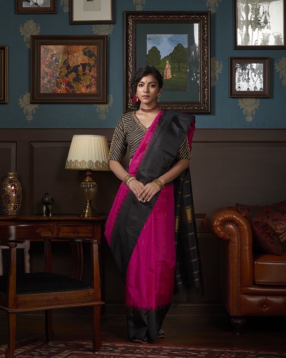 Handloom_Pink_Kanjivaram_Silk_Saree_With_Green_And_Black_Border_WeaverStory_02
