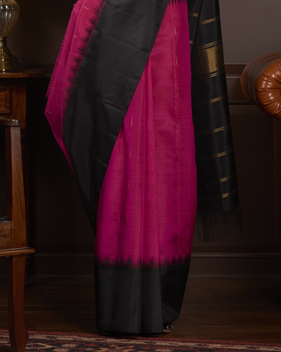 Handloom_Pink_Kanjivaram_Silk_Saree_With_Green_And_Black_Border_WeaverStory_04