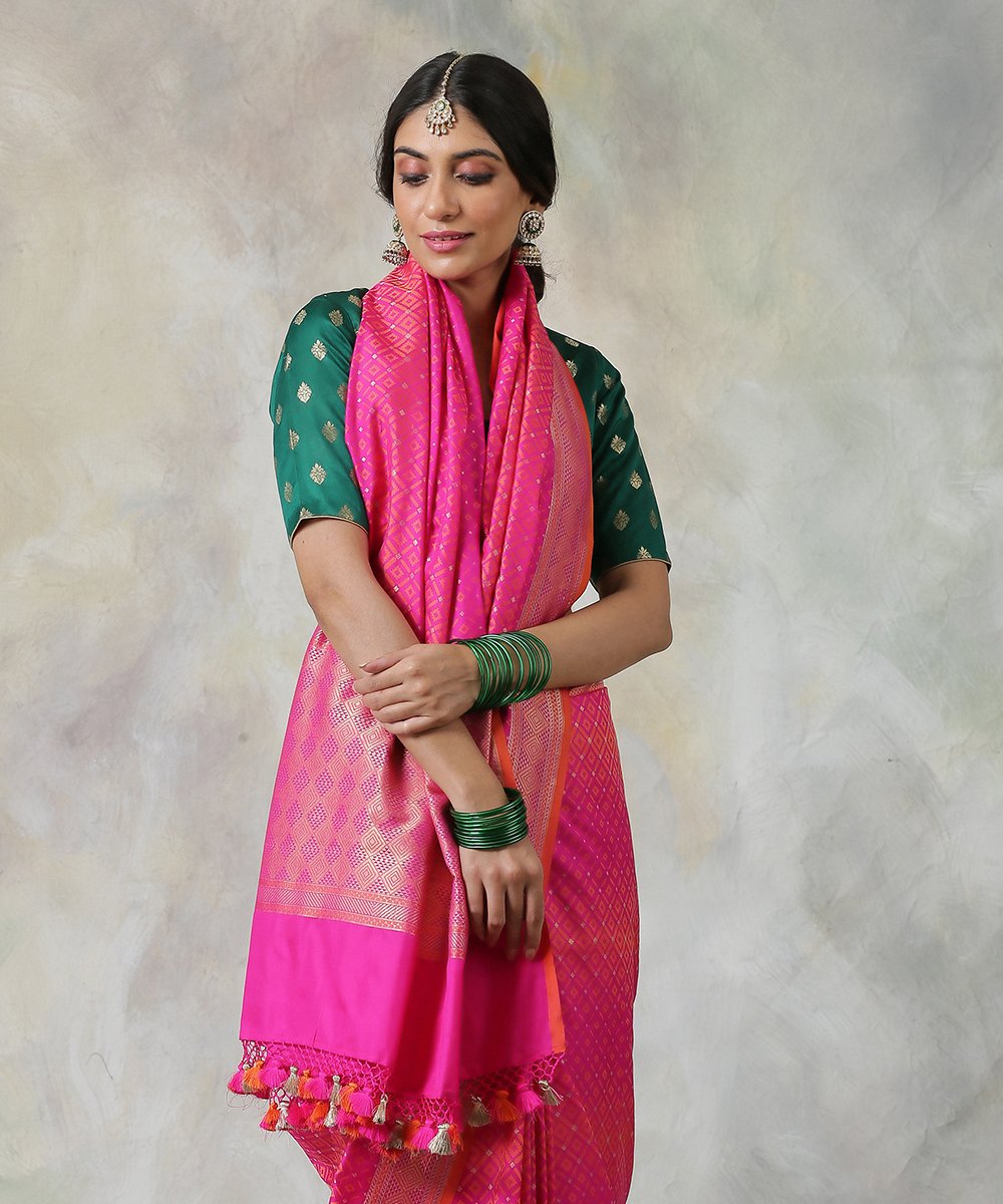 Handloom_Pink_Katan_Silk_Banarasi_Saree_With_Orange_Geometric_Motifs_WeaverStory_01