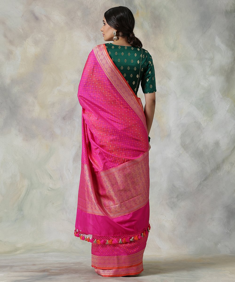 Handloom_Pink_Katan_Silk_Banarasi_Saree_With_Orange_Geometric_Motifs_WeaverStory_03