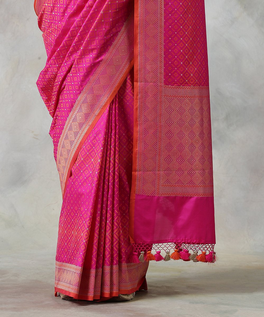 Handloom_Pink_Katan_Silk_Banarasi_Saree_With_Orange_Geometric_Motifs_WeaverStory_04