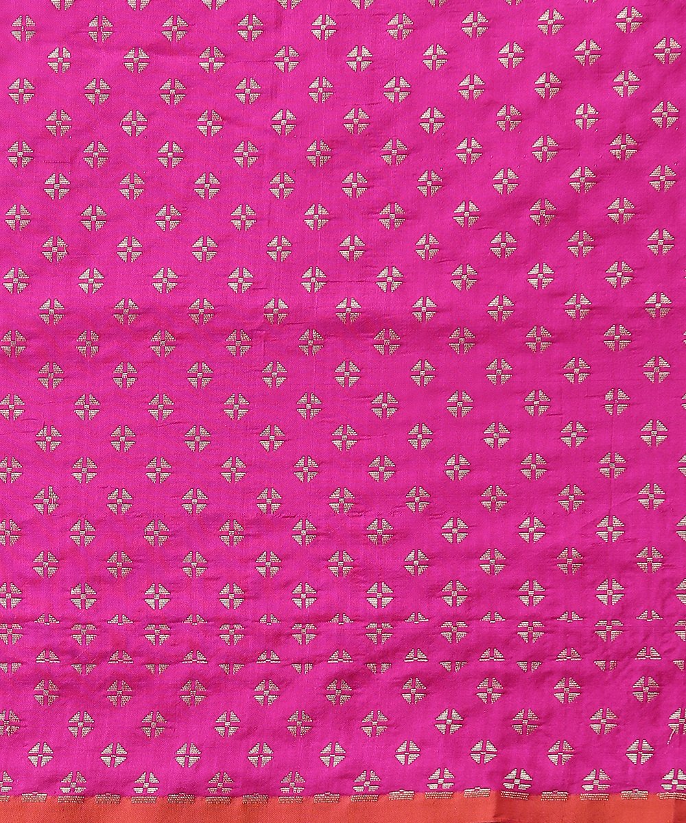 Handloom_Pink_Katan_Silk_Banarasi_Saree_With_Orange_Geometric_Motifs_WeaverStory_05